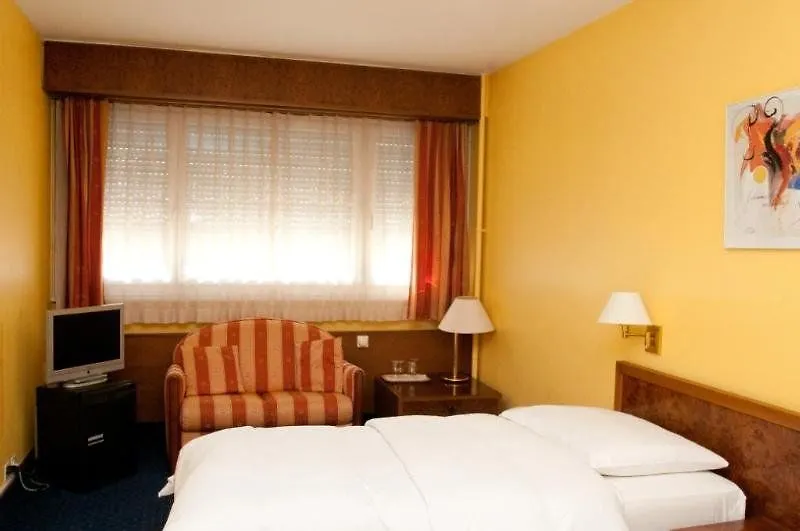 Hostellerie De La Vendee Lancy 3*,